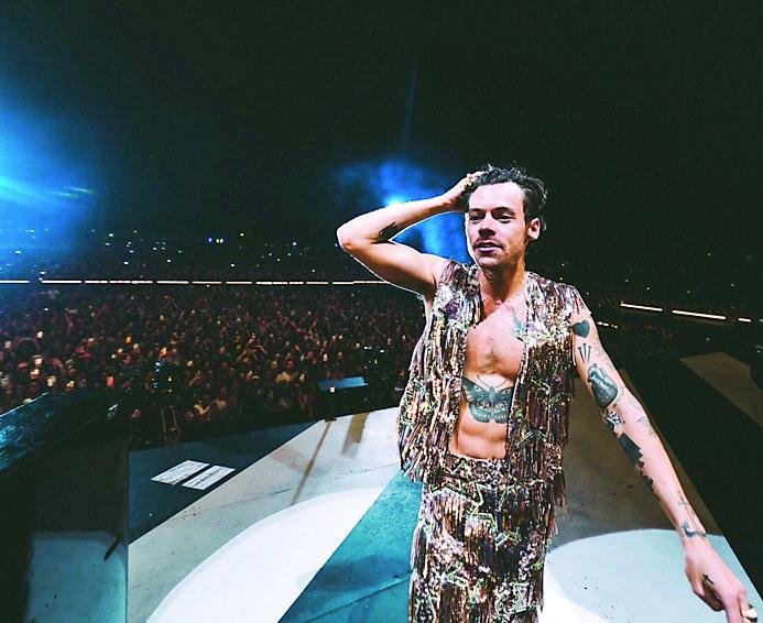 Harry Styles: il brano suonato a Reggio Emilia diventa un video