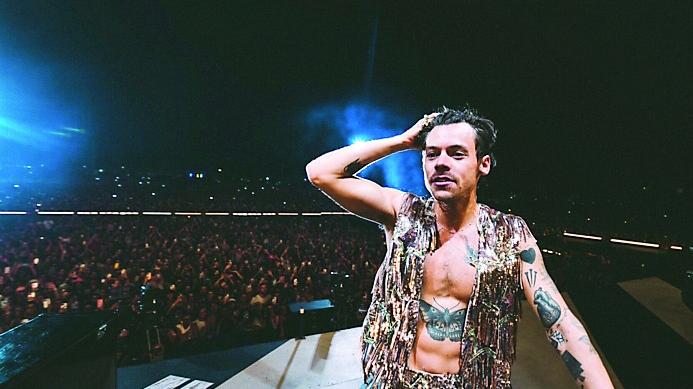 Harry Styles: il brano suonato a Reggio Emilia diventa un video
