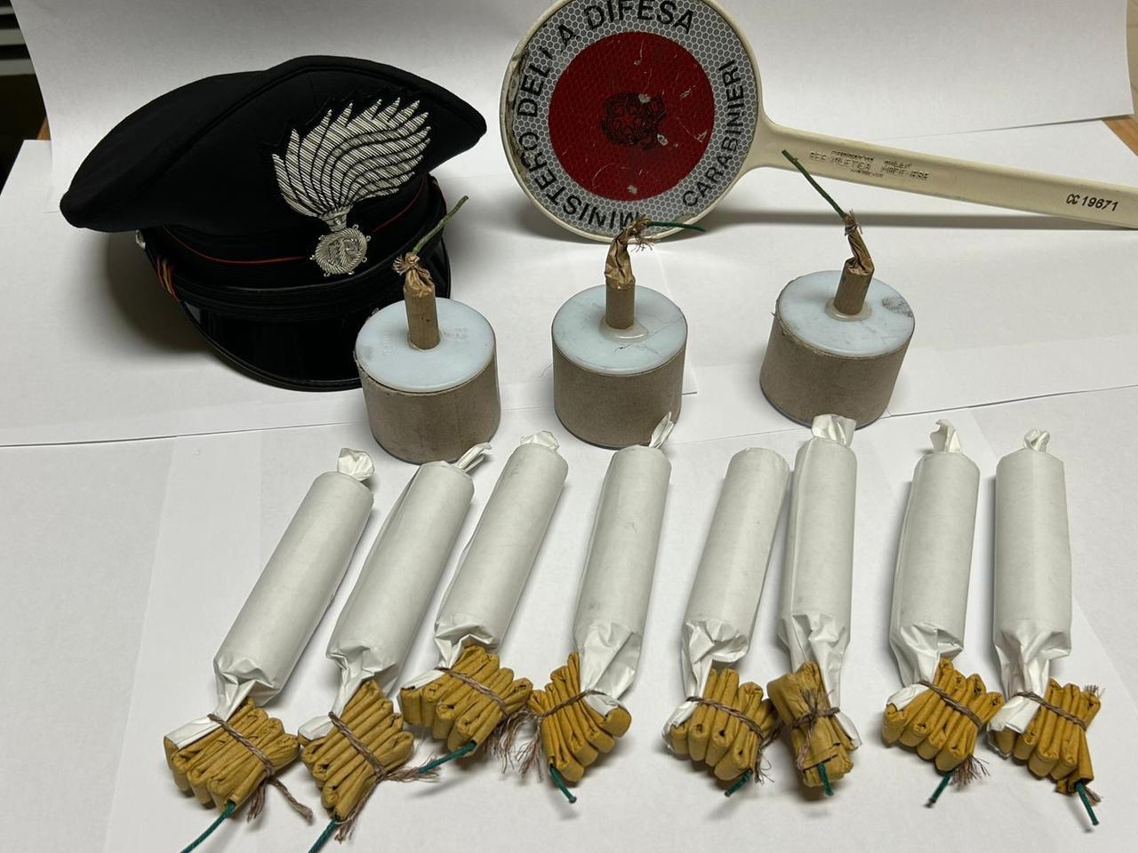 Capodanno, sequestrati ordigni artigianali e polvere da sparo: nei guai un 28enne