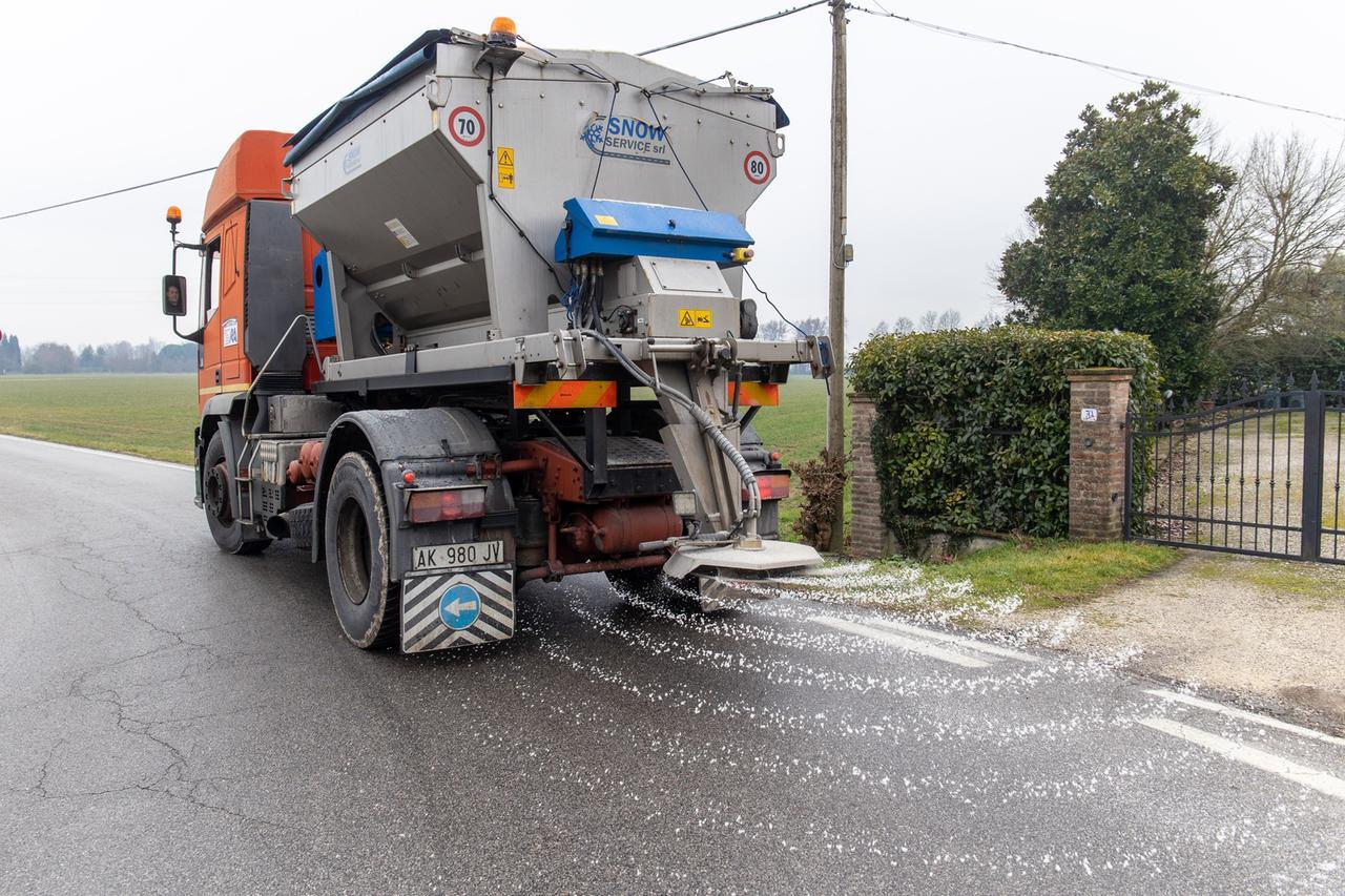Scatta il piano neve contro il gelo di capodanno a Ferrara