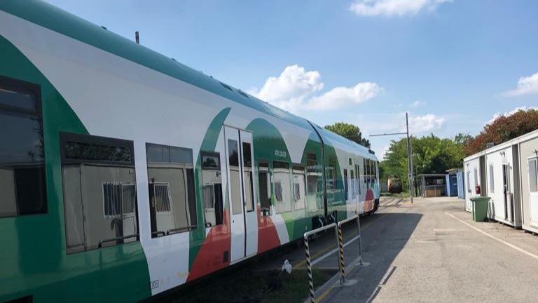 Ferrara, atti vandalici sui treni: due corse soppresse