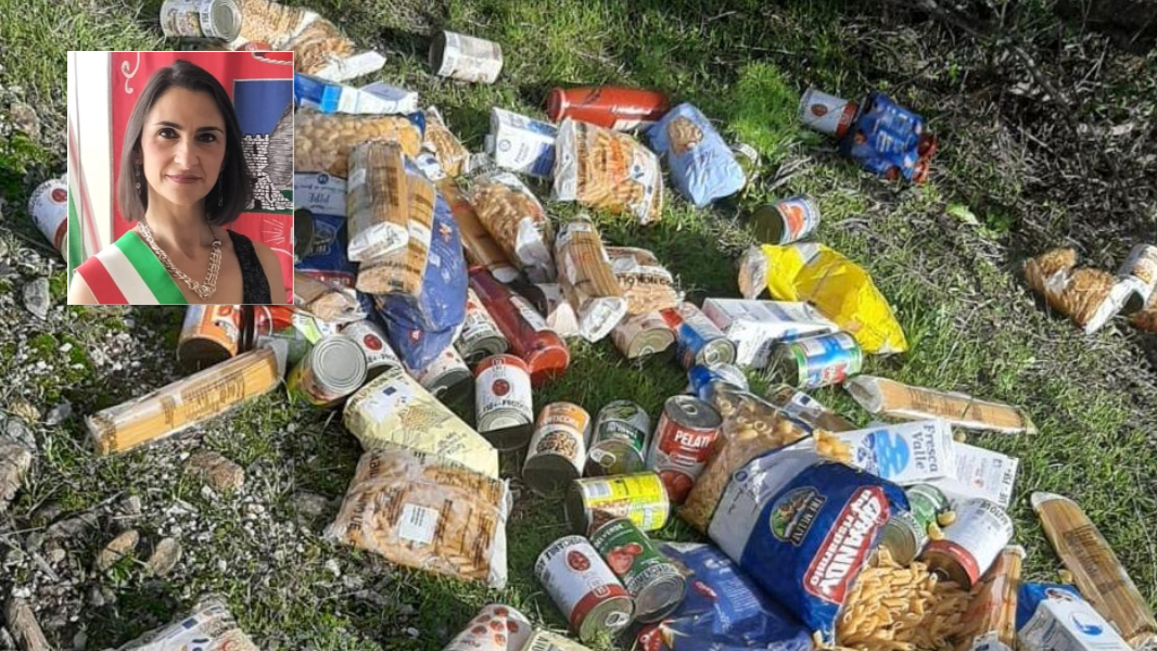Il cibo della Caritas buttato in campagna, l’ira della sindaca: uno schiaffo alla povertà