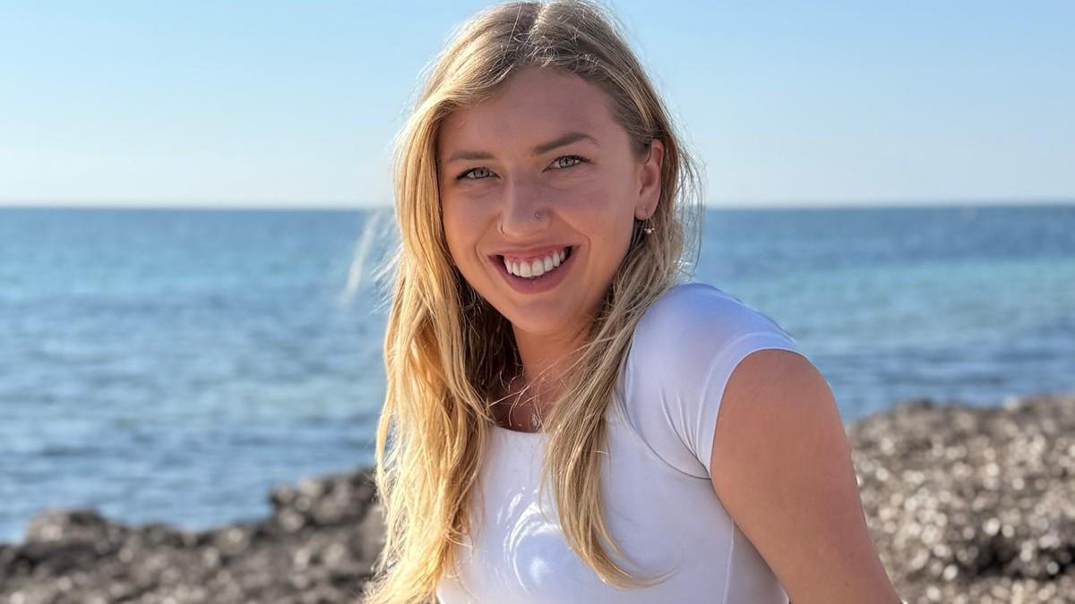 La storia di Charlotte: «Ho scoperto la Sardegna su google, ora ci vivo e la racconto agli stranieri»