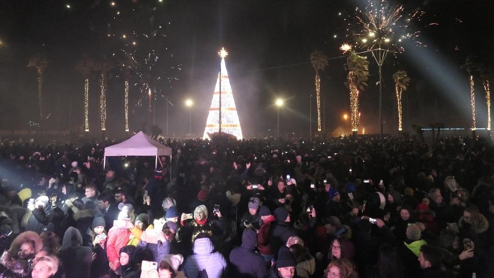 Piazza Mazzini lo scorso Capodanno (foto Paglianti)