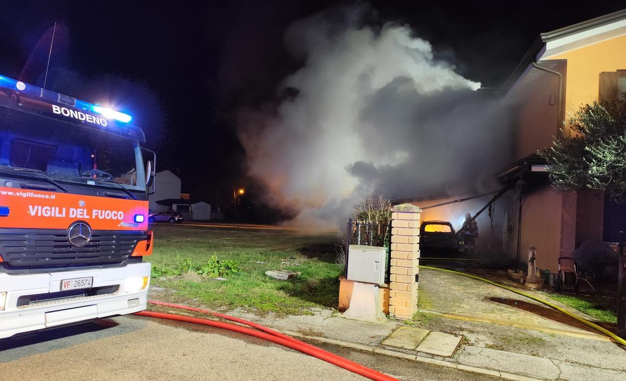 Vigarano Pieve, incendio tra due abitazioni nella notte