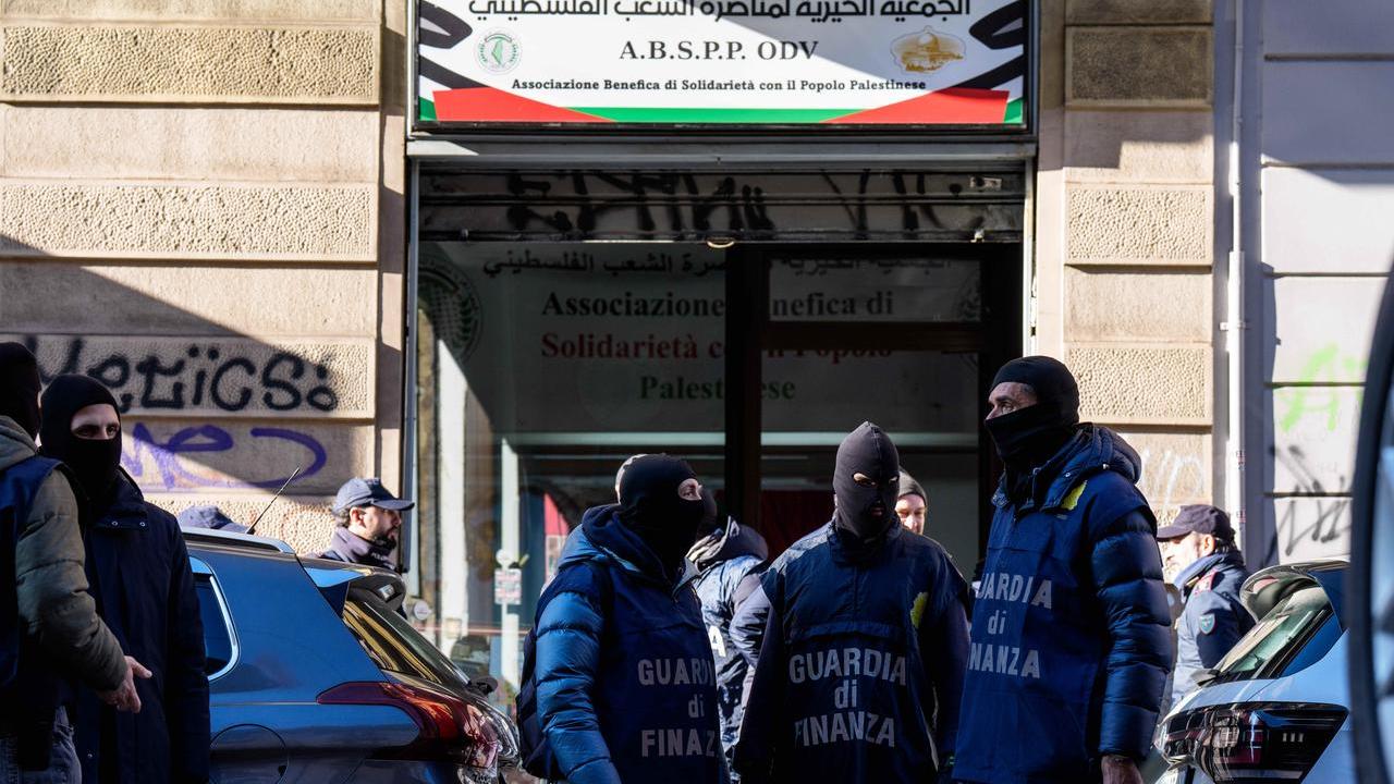 Fondi ad Hamas, le intercettazioni del 52enne proprietario di 30 immobili nel Reggiano: «In otto mesi, sono arrivato a 1 milione di euro»