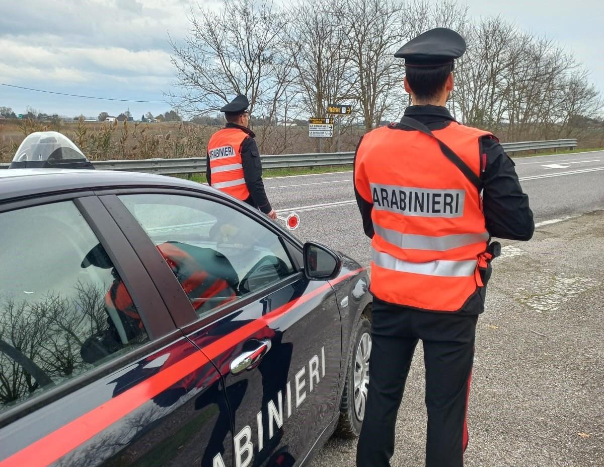 Comacchio, trovati con coltello e cocaina: due uomini denunciati