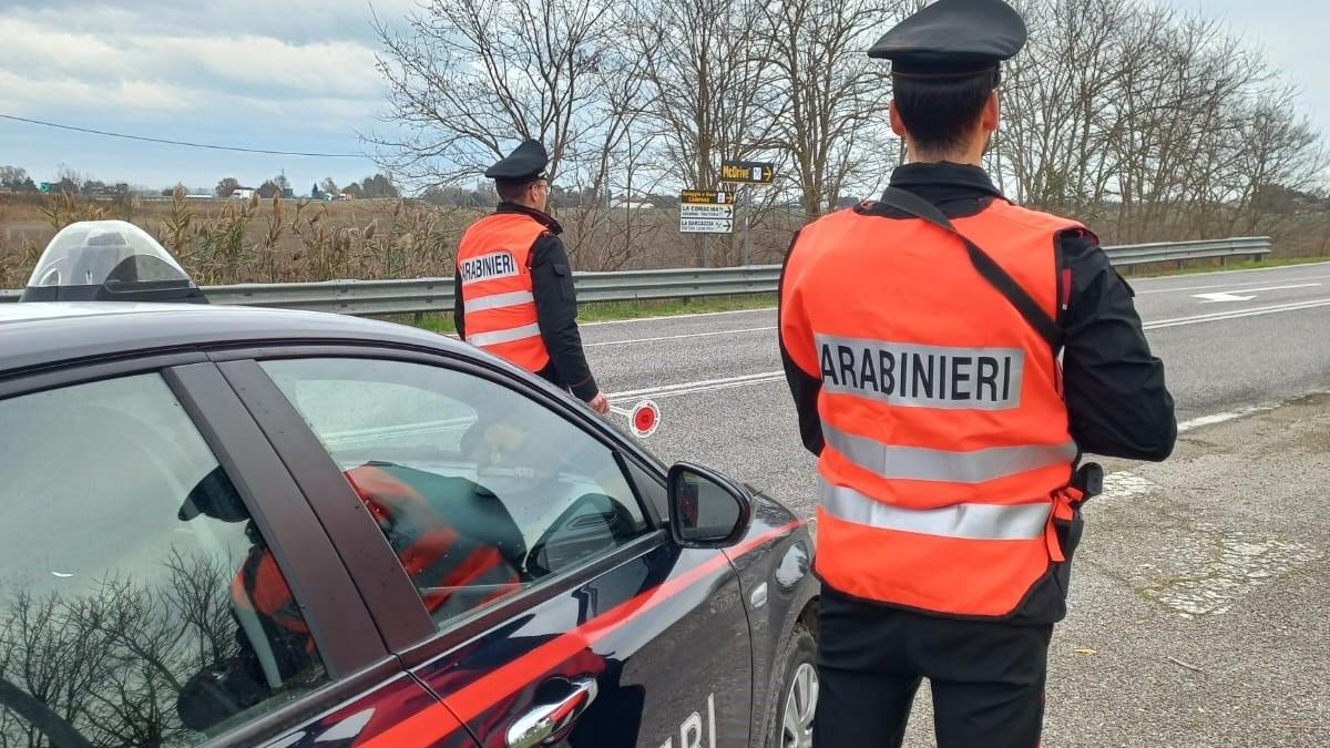 Comacchio, trovati con coltello e cocaina: due uomini denunciati