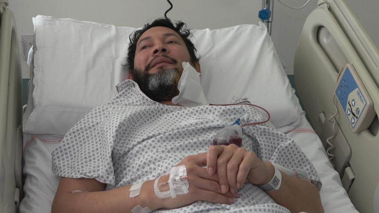 Don Rodrigo sul letto dell'ospedale