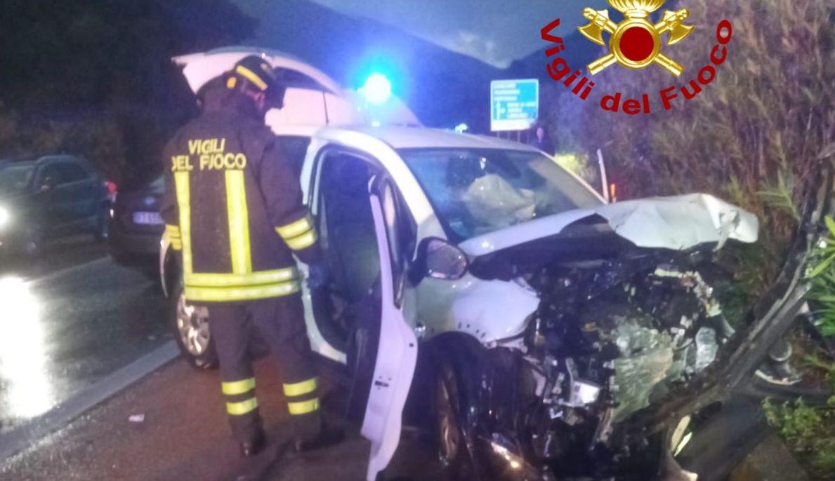 Frontale sulla 125, famiglia coinvolta: un ferito grave trasportato in elicottero