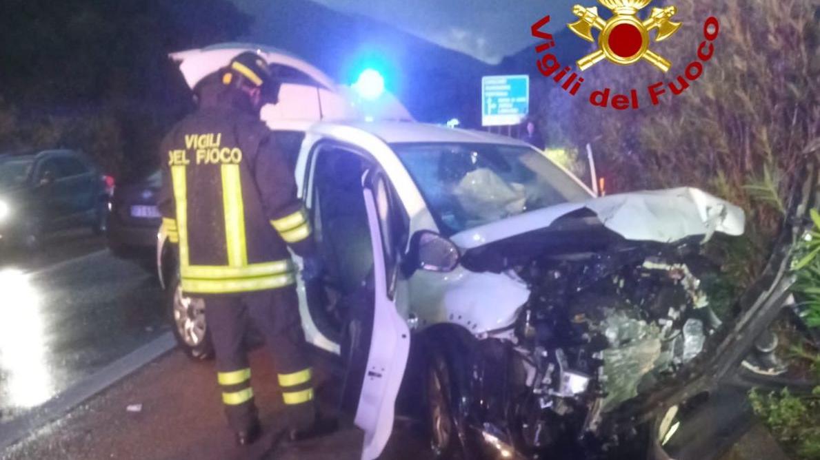 Frontale sulla 125, famiglia coinvolta: un ferito grave trasportato in elicottero