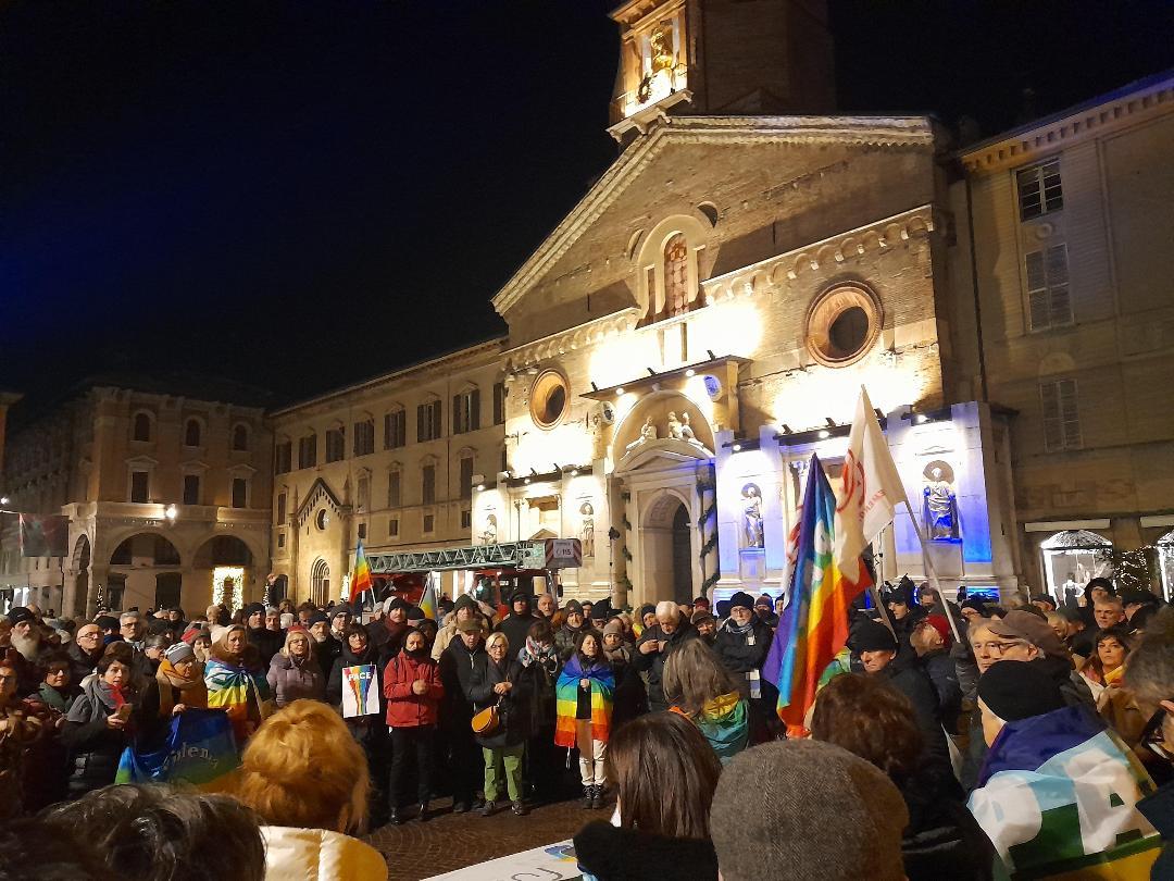 Disarmati e disarmanti, oggi il presidio per la pace in piazza Prampolini