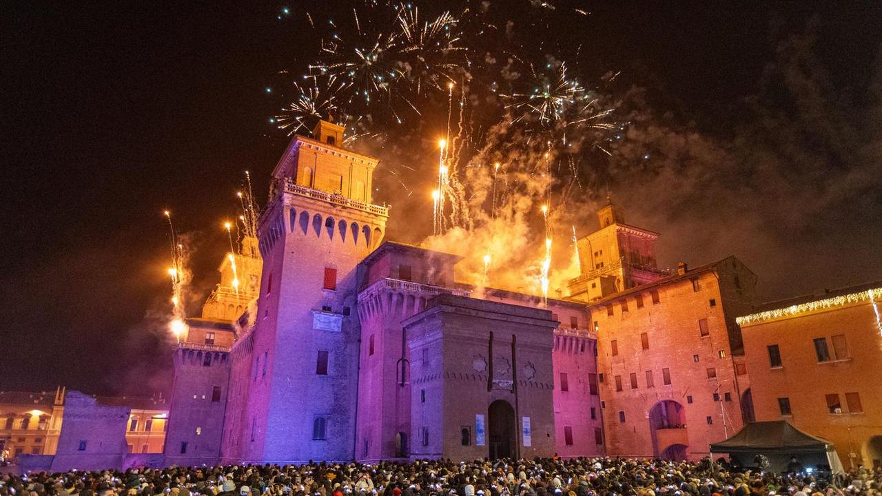 Capodanno a Ferrara, trentamila persone per l’Incendio del Castello