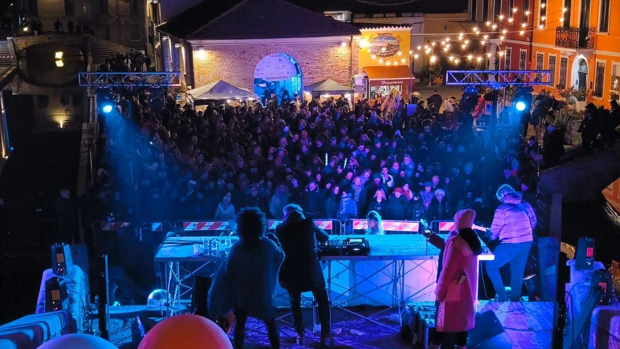 Capodanno a Comacchio, musica ai Trepponti e fuochi in valle Fattibello