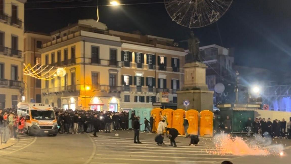 Capodanno a Cagliari, petardo lanciato tra la folla ferisce una ragazza