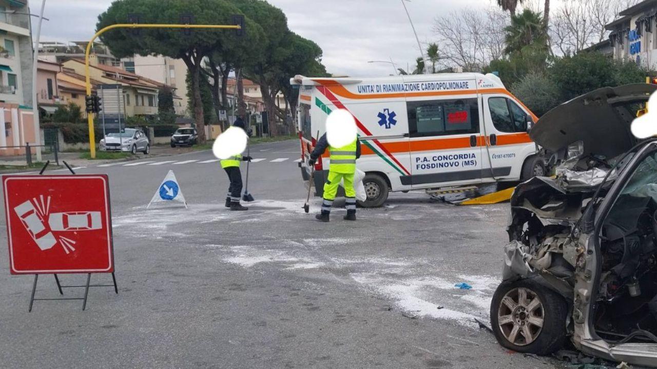 I mezzi coinvolti nell'incidente (foto Facebook)