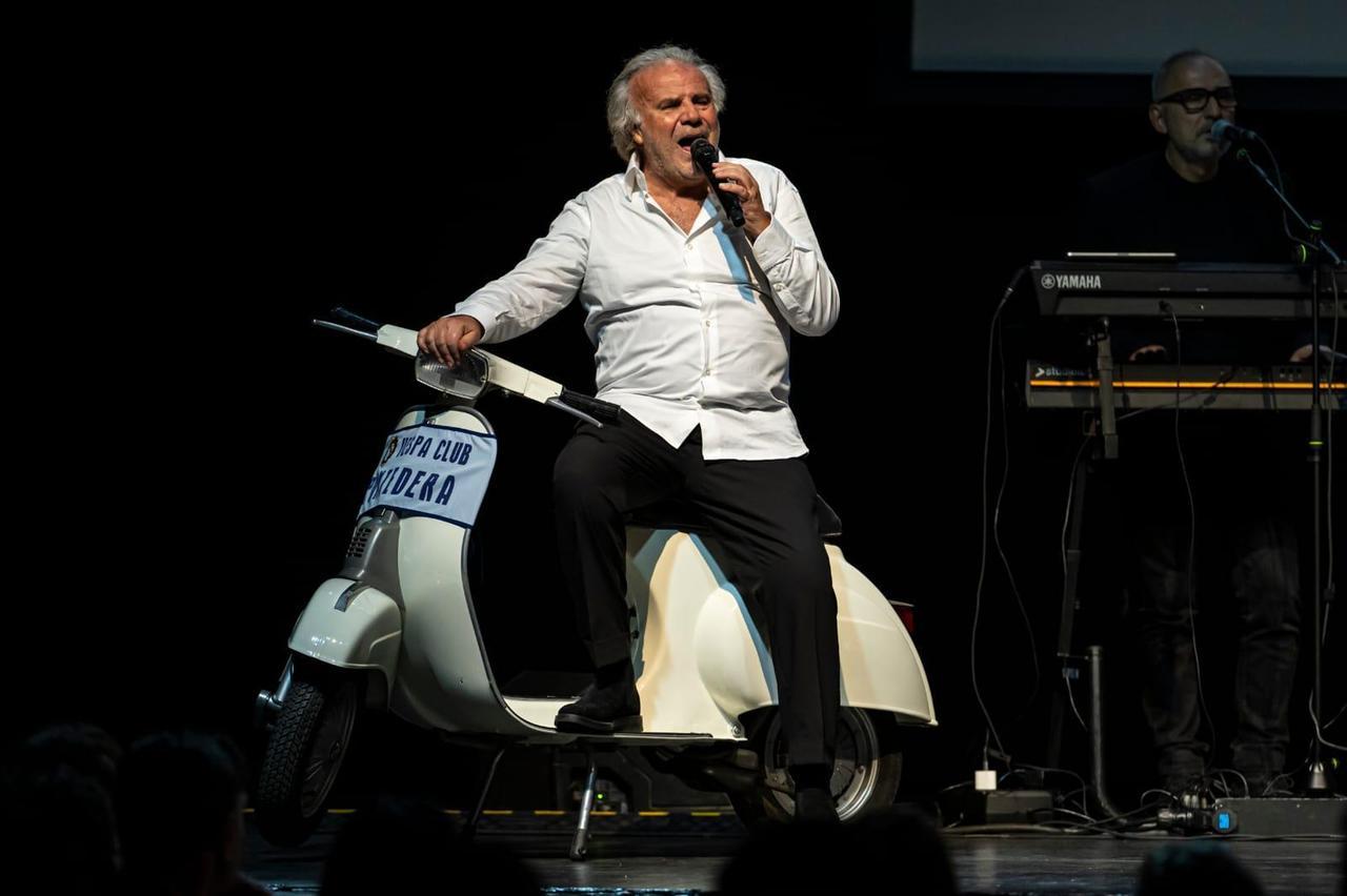 Pontedera, in 300 per lo show con Jerry Calà