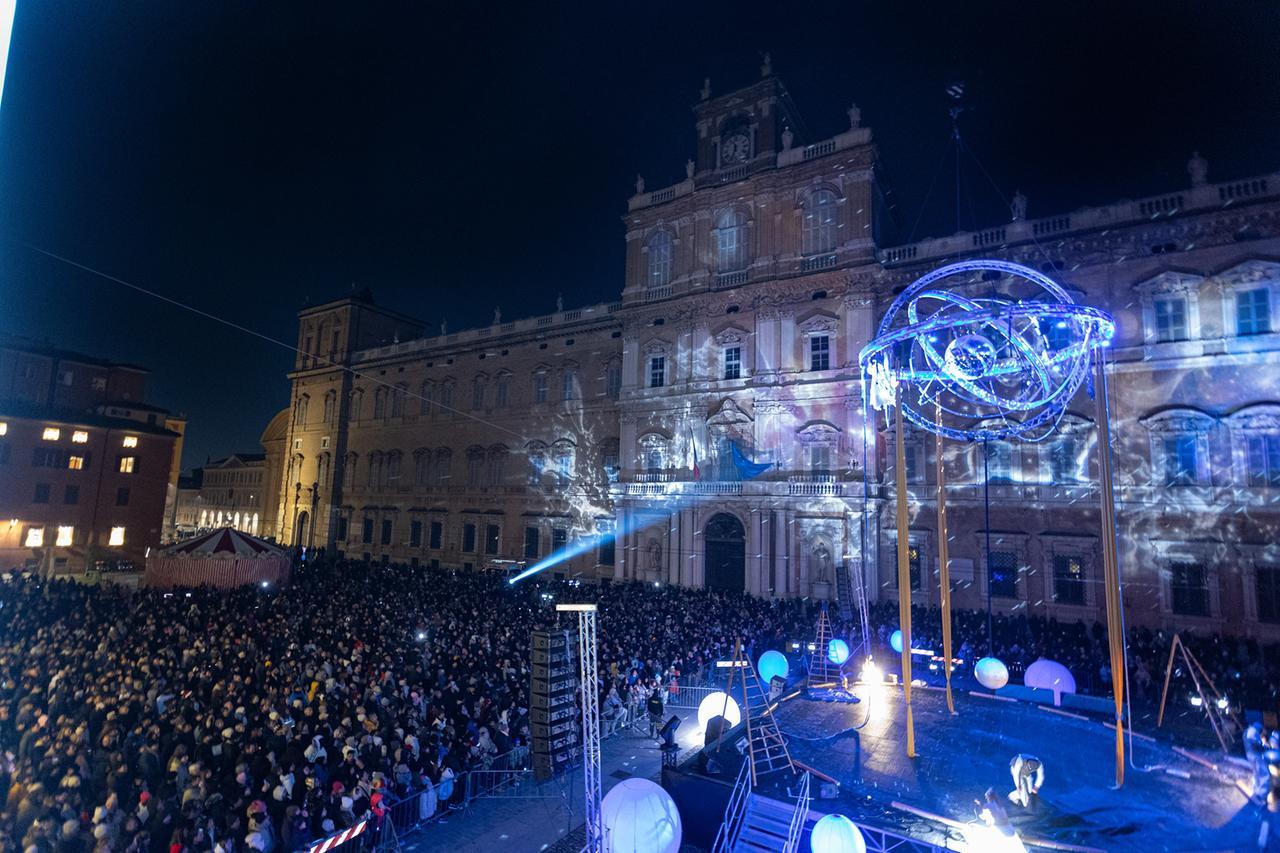 
	La festa di Capodanno in piazza Roma (foto di Luigi Esposito)

