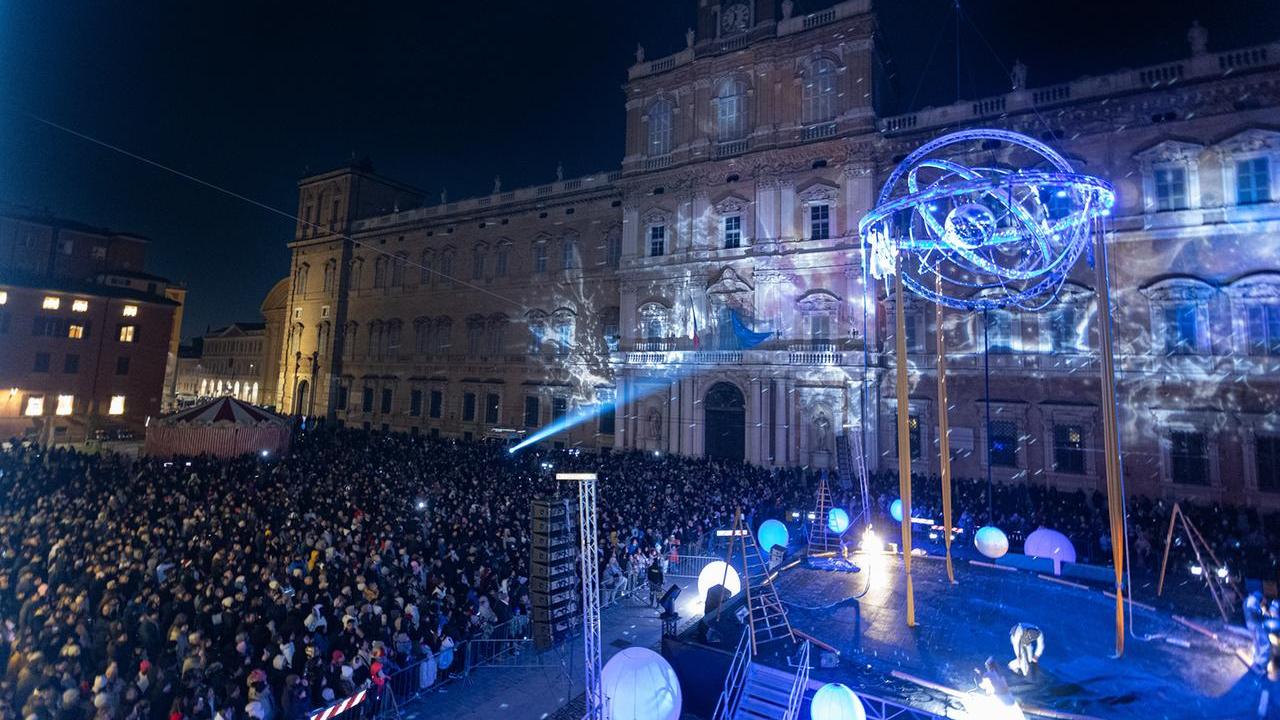 La festa di Capodanno in piazza Roma (foto di Luigi Esposito)
