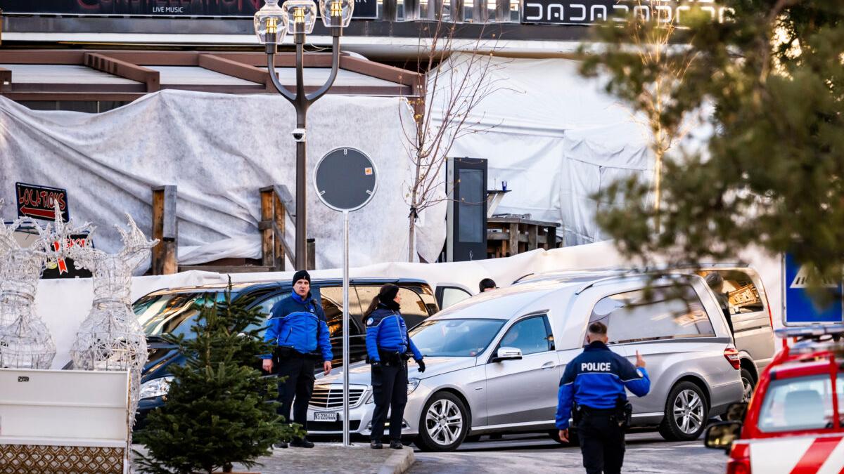 Strage alla festa di Capodanno a Crans-Montana, la testimonianza choc di un sardo: «La gente cercava di uscire ma non c’erano vie di fuga»