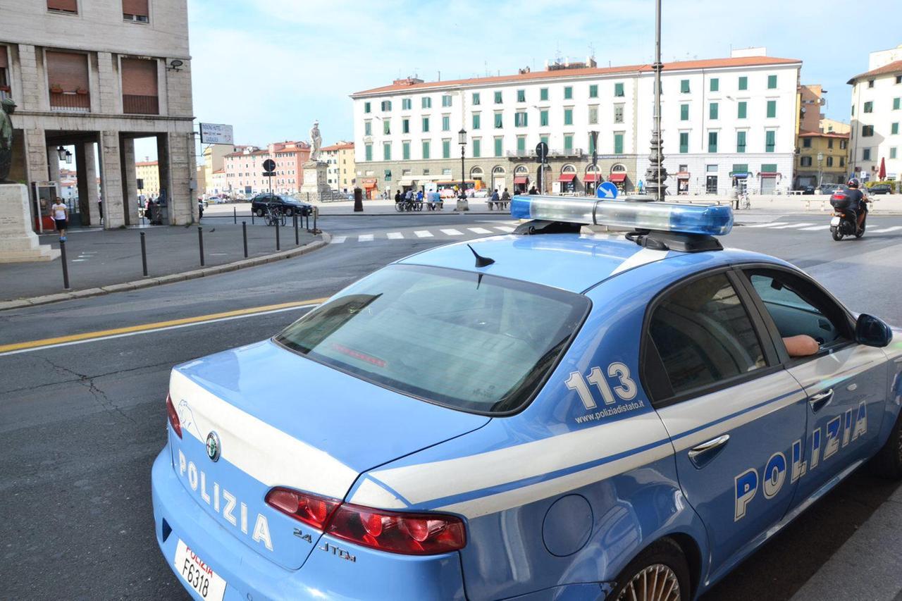 
	Una volante della polizia di Stato (foto d'archivio)

