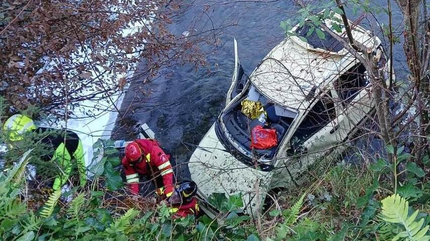 L'auto nel fiume