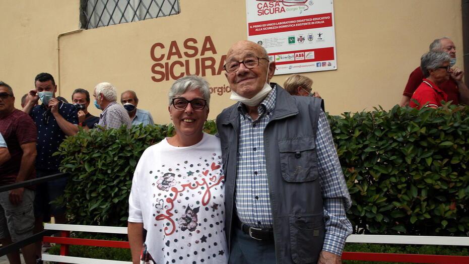 Athos Frosini con Marzia Butelli (bambina che aveva salvato)