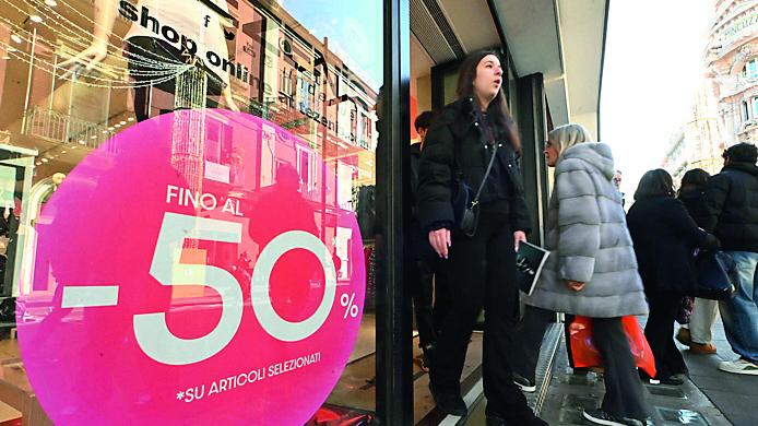 Saldi al via da domani nell’isola: ecco quanto si spenderà