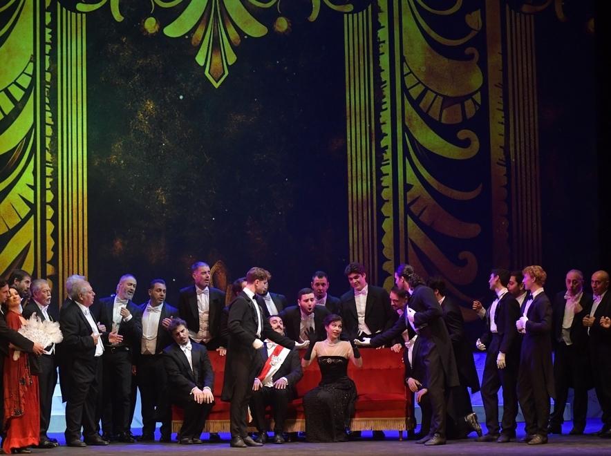 A Livorno La Vedova Allegra di Vaccari: «Danziamo sull’orlo di un vulcano»