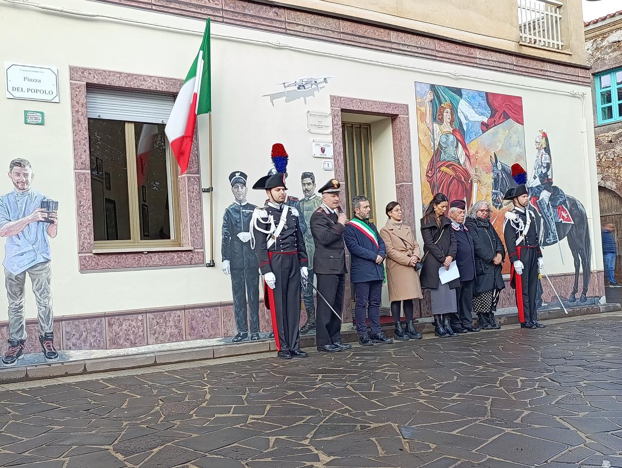 Un murale ricorda tre carabinieri caduti in guerra e il giovane che riscoprì le sue storie