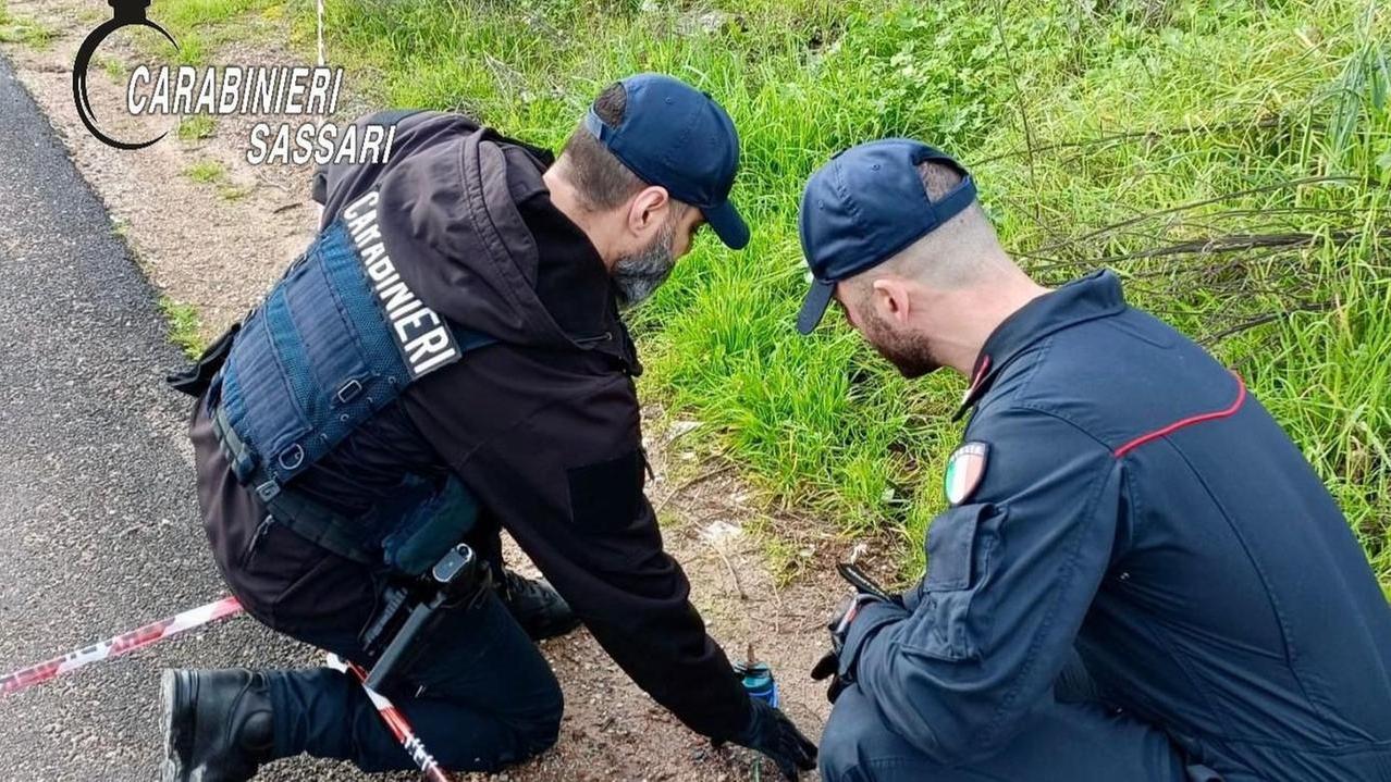 Olbia, trovata per strada una bomba carta: intervengono gli artificieri