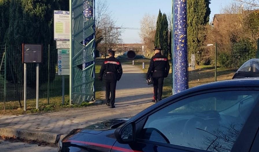 Rissa con coltello fuori da scuola a Cento, identificati i responsabili