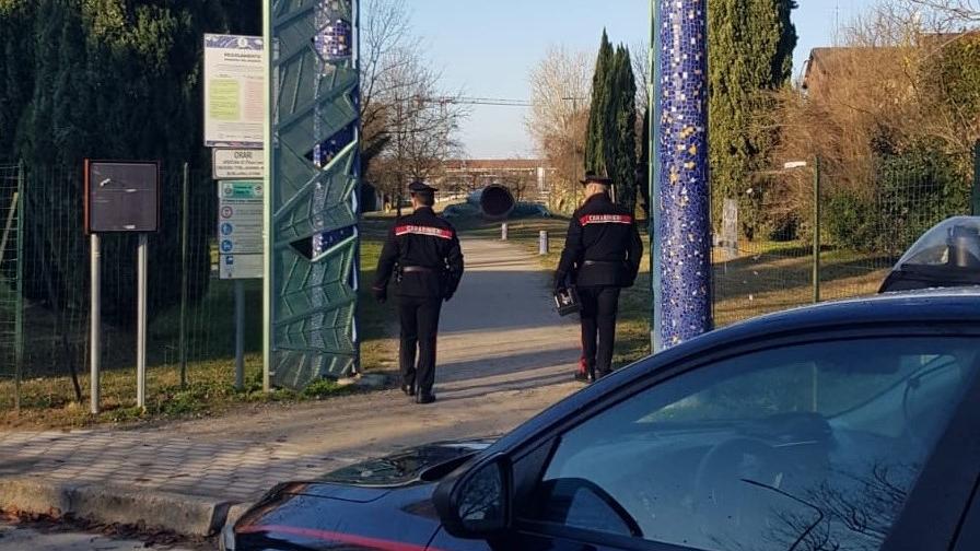 Rissa con coltello fuori da scuola a Cento, identificati i responsabili