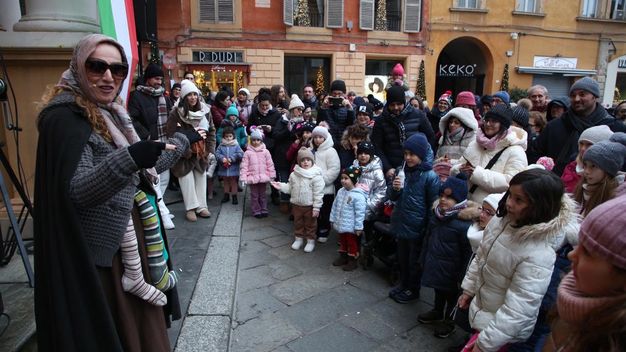 Cosa fare per la Befana a Reggio Emilia: dalla calata acrobatica alle letture in biblioteca