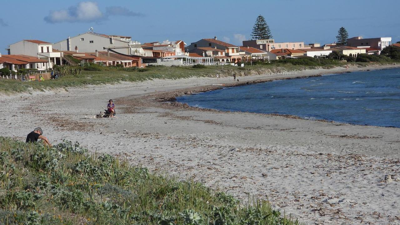 Il Comune ridisegna il litorale: dodici metri a bagnante e auto contingentate