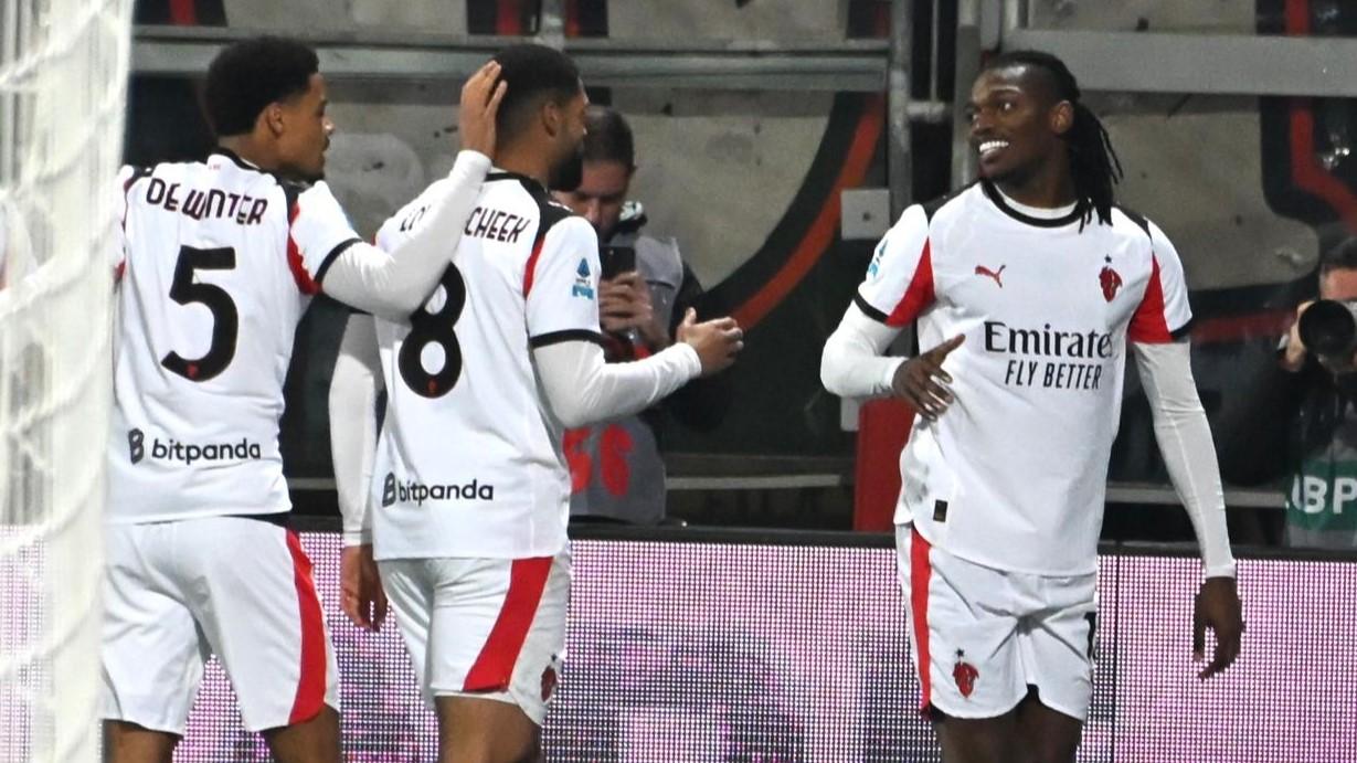 Cagliari sconfitto in casa dal Milan: decide Leao (0-1)