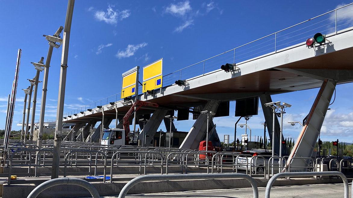 Il casello della Tirrenica a Cecina