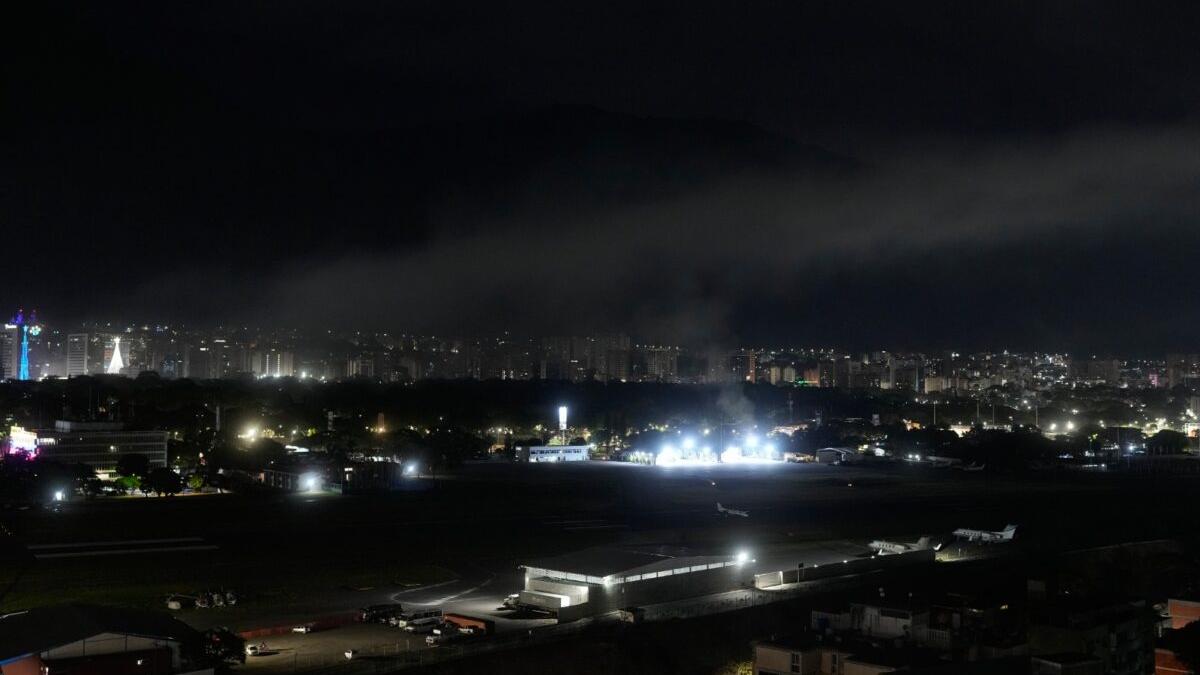 Venezuela, attacco a Caracas: elicotteri e esplosioni. Maduro: «Aggressione americana»