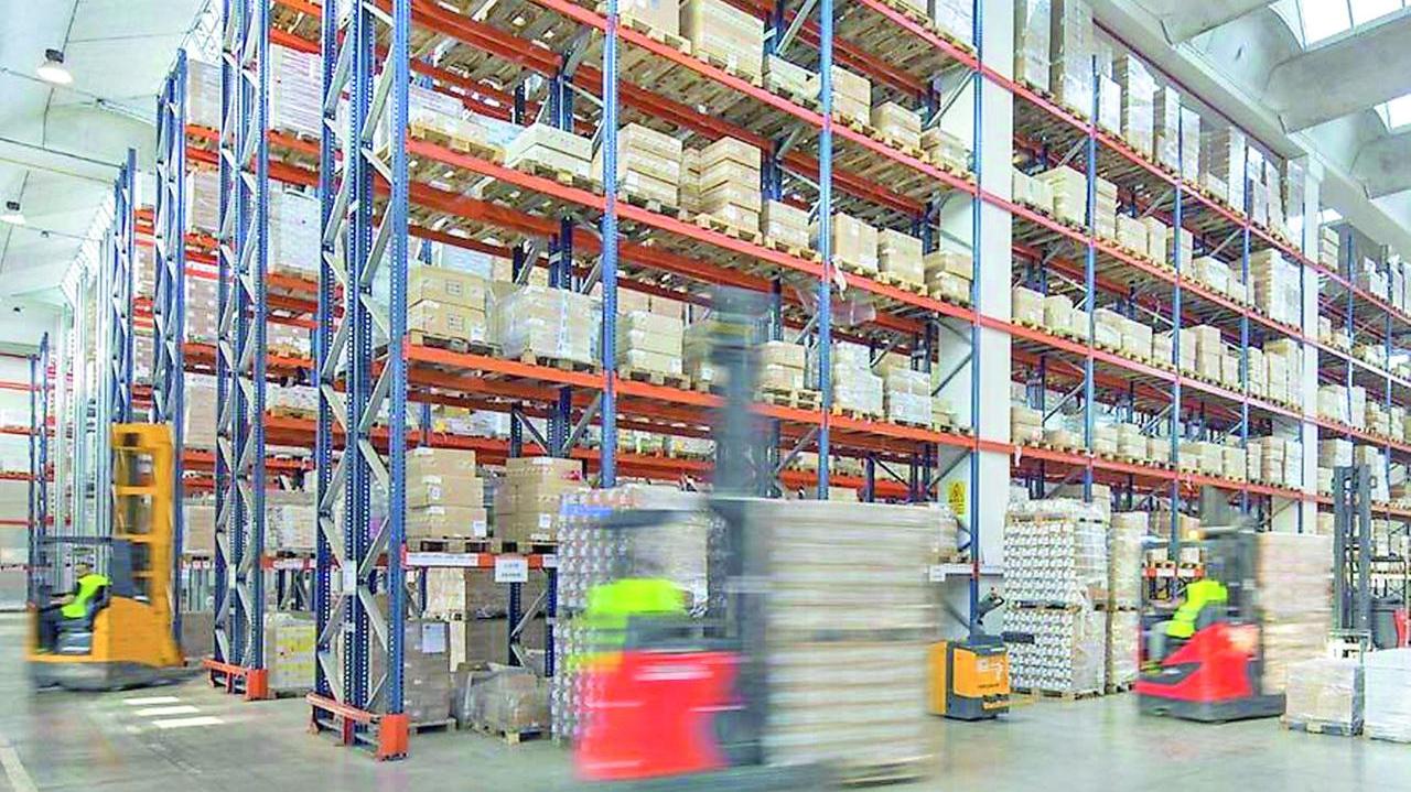 I magazzini generali all'interno dell'Interporto di Gonfienti