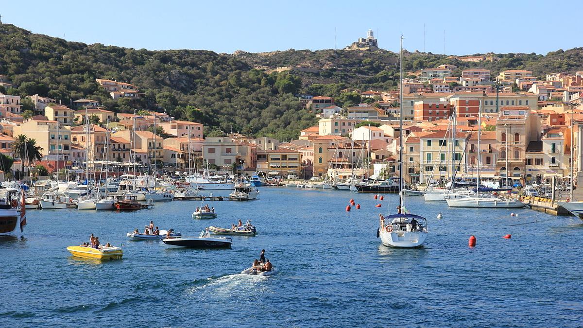 Sotto l’albero di Natale 750mila euro, caccia al misterioso benefattore: «Uno straniero innamorato dell’isola»