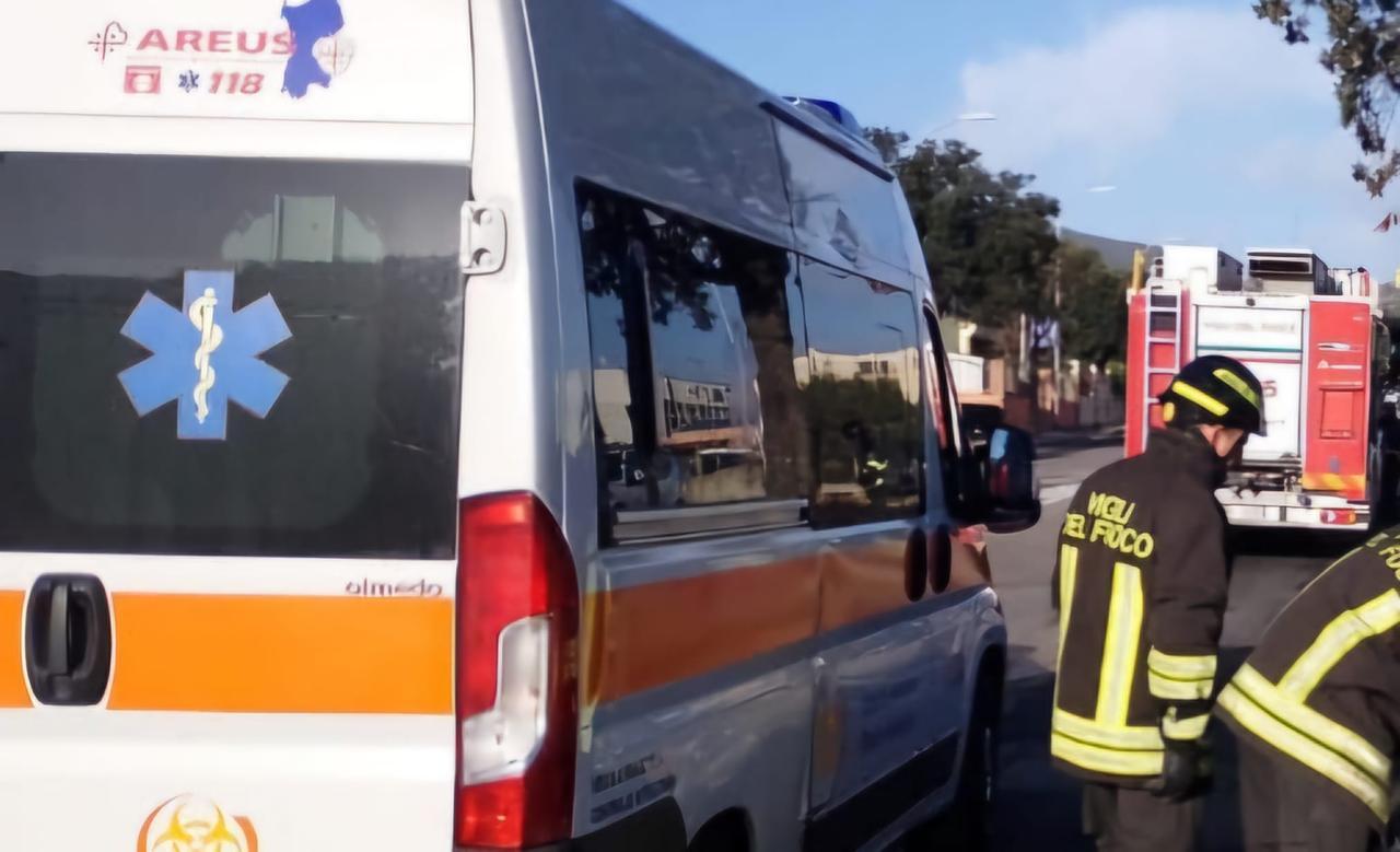 Perde il controllo della moto e finisce sotto un’auto: morto un centauro