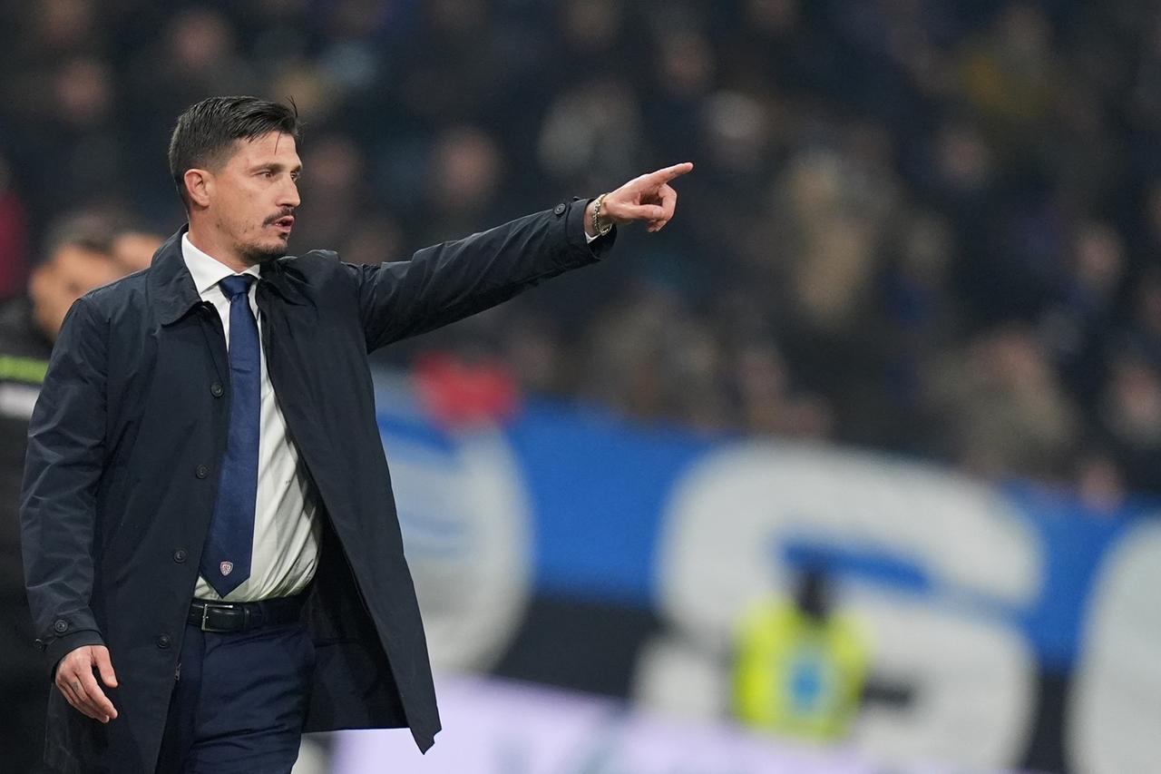 Aggressione nella notte a Napoli, ferito il fratello dell’allenatore del Cagliari Fabio Pisacane