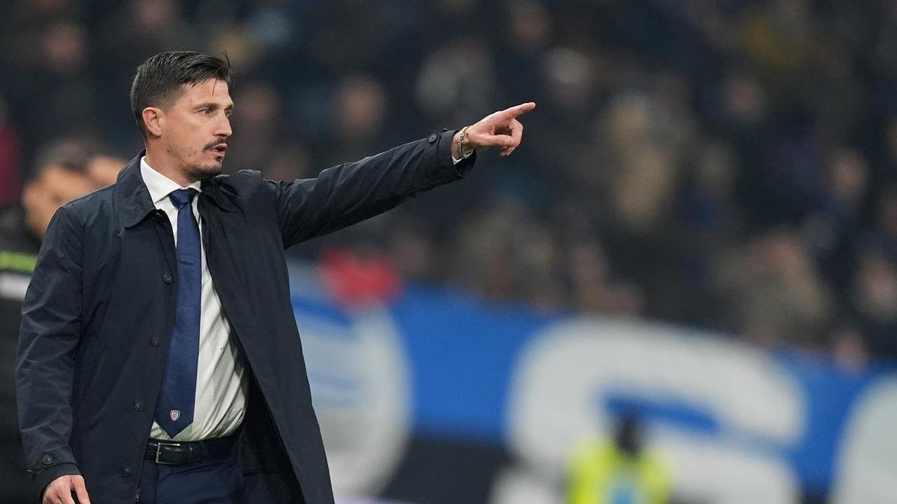 Aggressione nella notte a Napoli, ferito il fratello dell’allenatore del Cagliari Fabio Pisacane