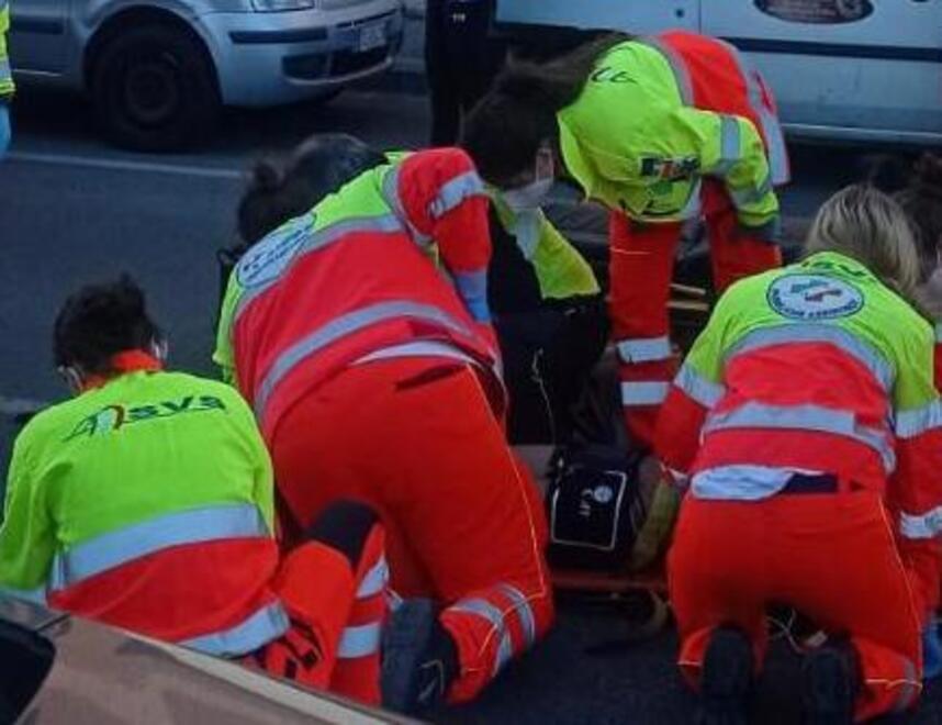 
	Una squadra della Svs di Livorno durante un soccorso (Foto d&rsquo;archivio)

