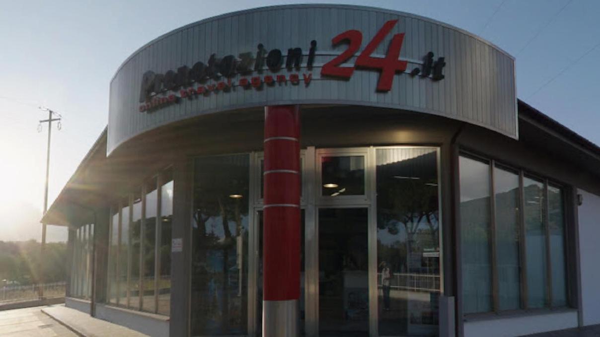 La sede di "Prenotazioni24.it" in via Casa del Duca, a Portoferraio