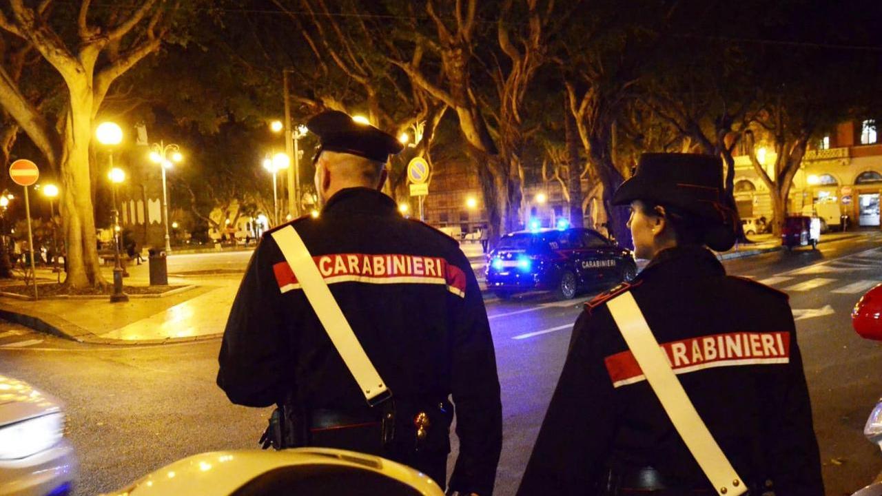 Malamovida, spruzza spray al peperoncino contro un buttafuori e aggredisce un carabiniere: arrestato