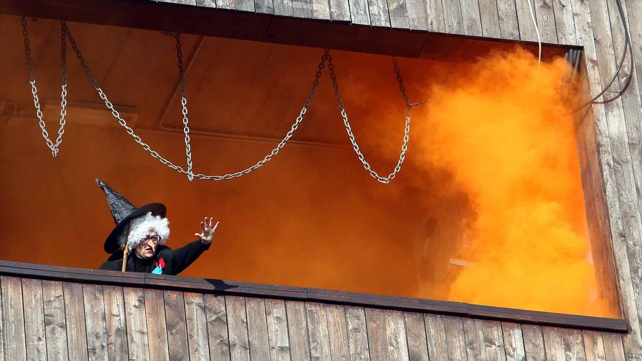 Ferrara, la Befana dei vigili del fuoco arriva in piazza Castello
