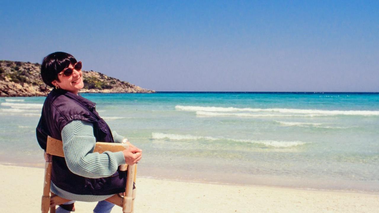 Laura Dettori in una foto di Enzo Cossu scattata a Cala D'Arena, all'Asinara