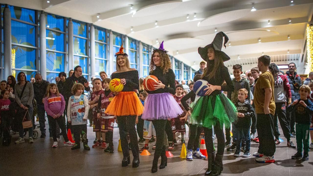 Tuffi, in barca, sulla funicolare, in piazza e nei rioni: Livorno e le sue Befane – La guida