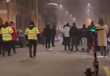 Maxi rissa in centro storico: calci e pugni tra ragazzi, coinvolti anche tre street tutor